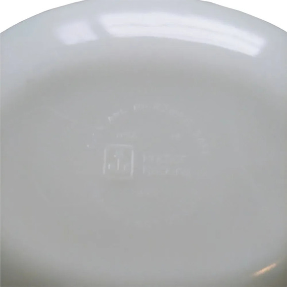 Anchor Hocking Milk Glass Casserole Dish Fruit Theme 1.5 Quart Oval - Picture 9 of 9
